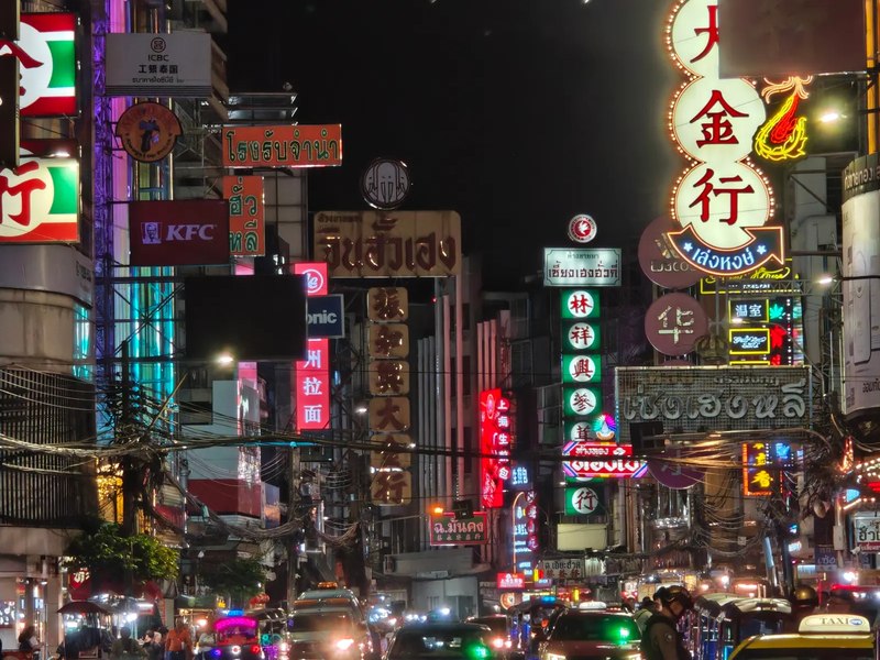 Bangkok chinatown neon